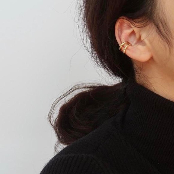 CLOSING SALE! 1 Gold Double Layered Twist Ear Cuff - Picture 1 of 4